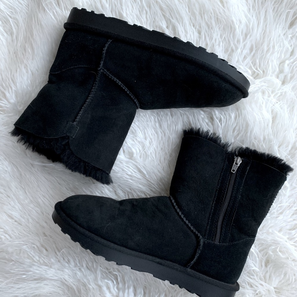 NWOT Cozy Faux Fur Lined Black Boots